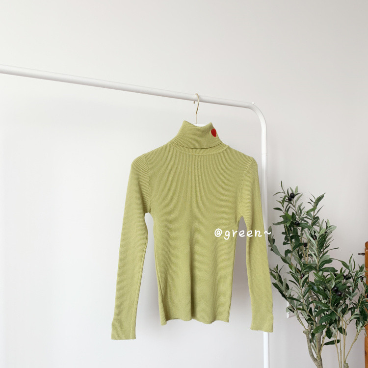 Γυναικείο πουλόβερ με κολάρο και κεντήματα σε διάφορα χρώματα