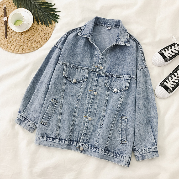 Széles modellű női farmerdzseki fekete és kék színben