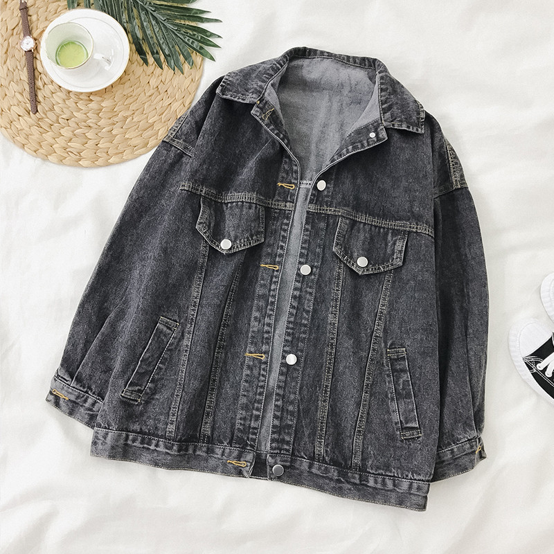 Széles modellű női farmerdzseki fekete és kék színben