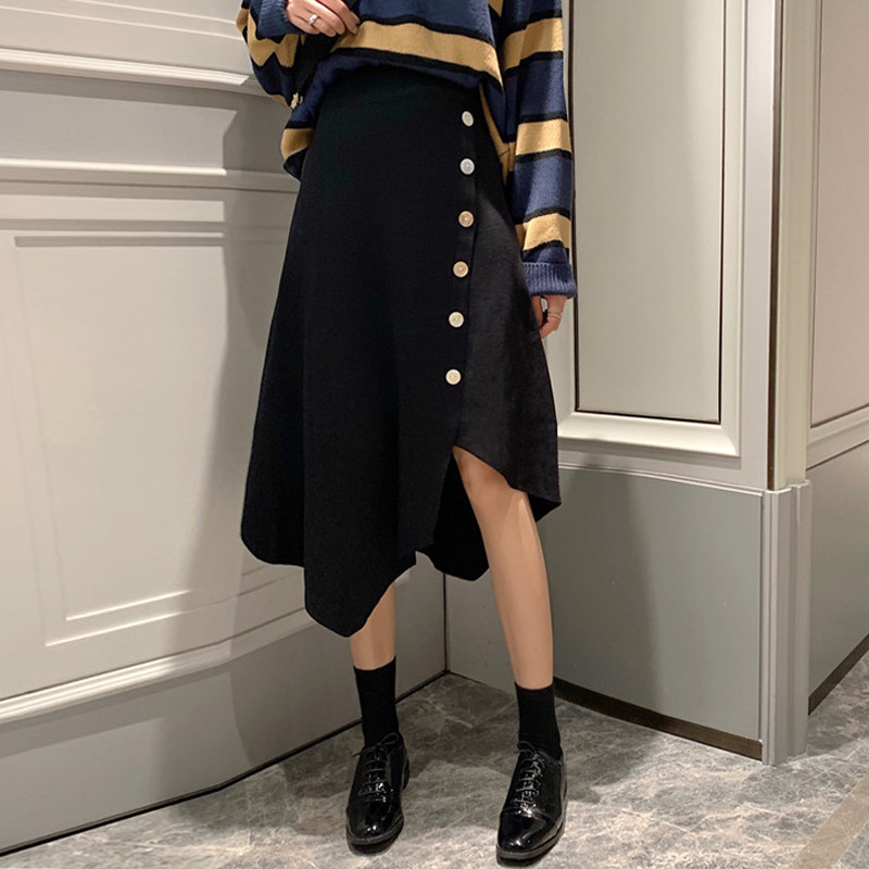 Női szoknya aszimmetrikus modell négy színben gombokkal