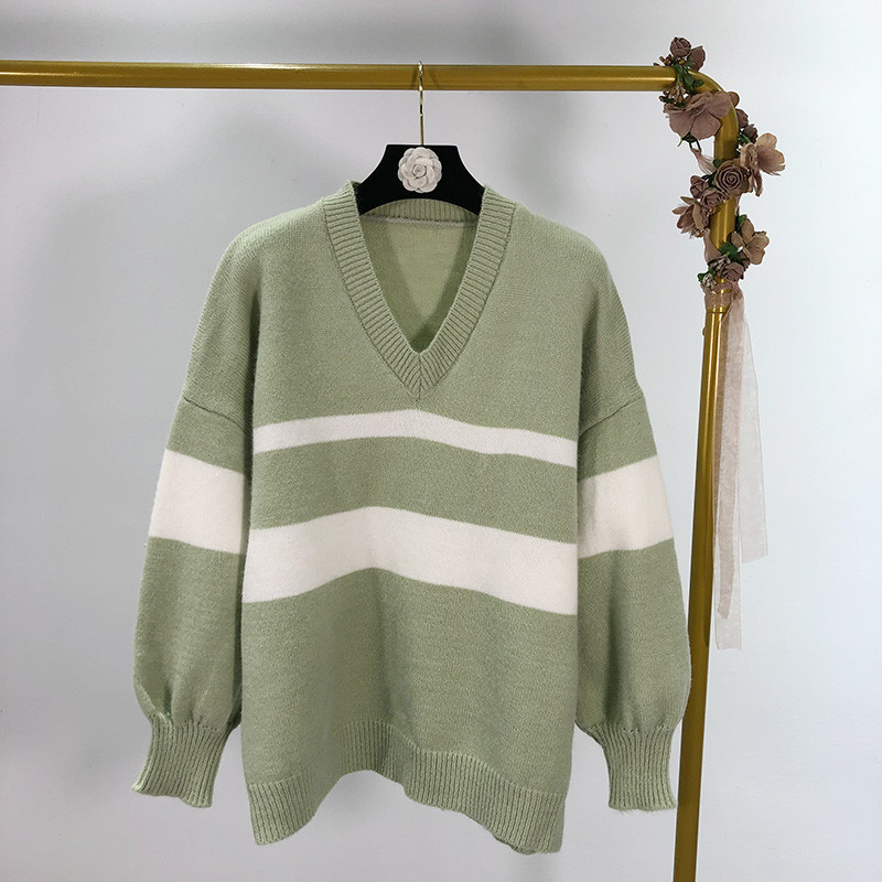 Pulover de dama in dungi cu decolteu spitz - model uni