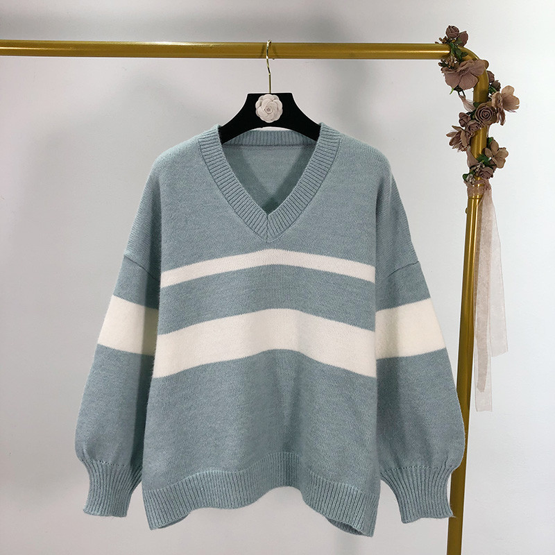 Pulover de dama in dungi cu decolteu spitz - model uni