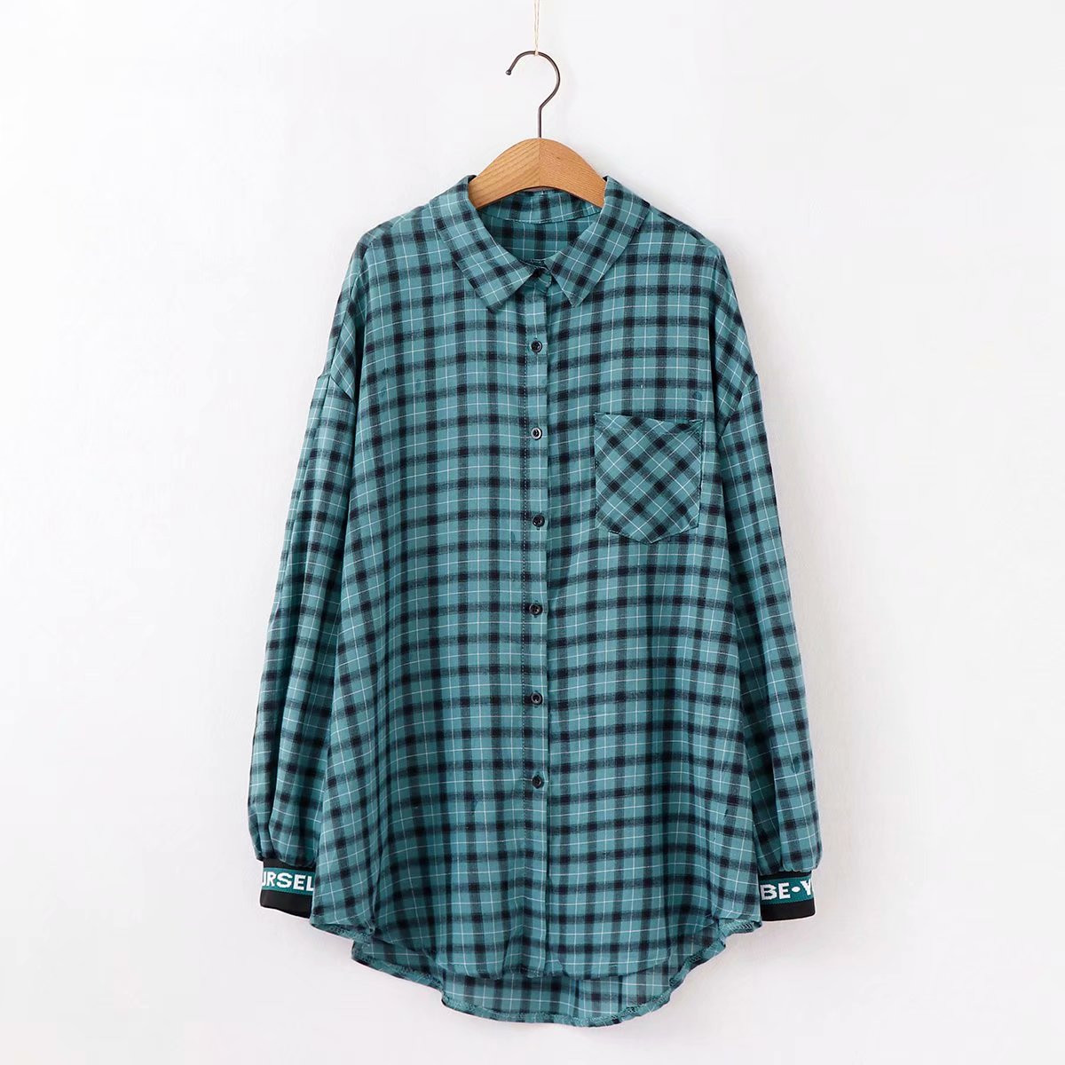 Νέο μοντέλο γυναικείο πουκάμισο με κλασικό γιακά και τσέπη σε διάφορα χρώματα