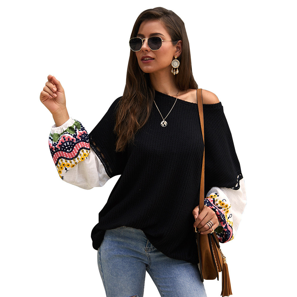 Pulover de dama modern cu decolteu O si broderie in doua culori