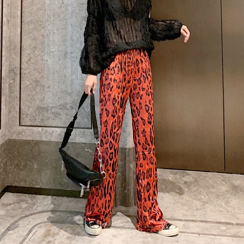 Дамски модерен панталон тип чарлстон с животински десен