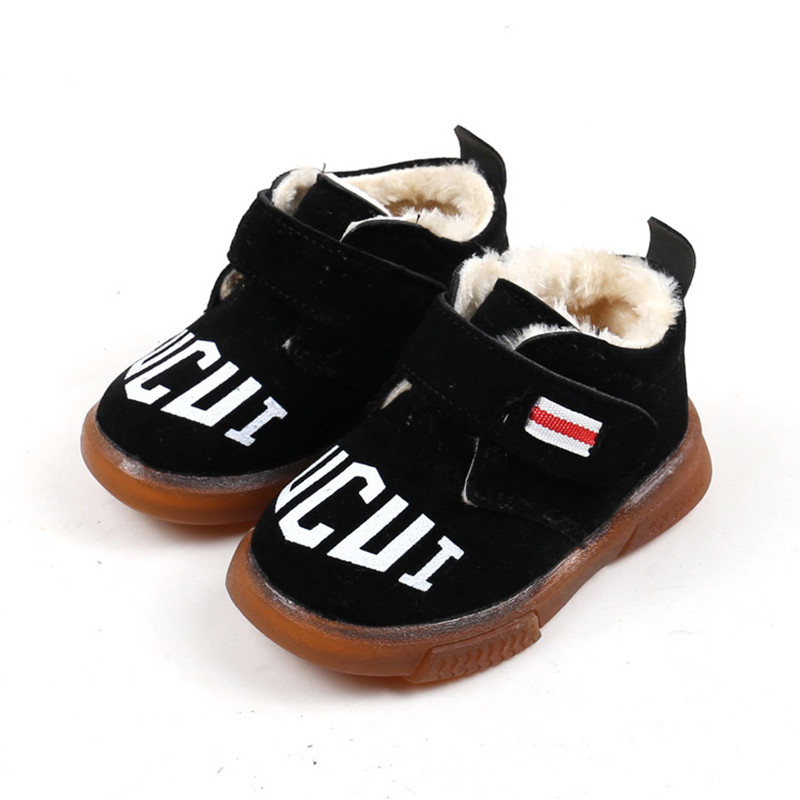 Καθημερινές  παιδικές μπότες σε τρία χρώματα με γράμματα για αγόρια