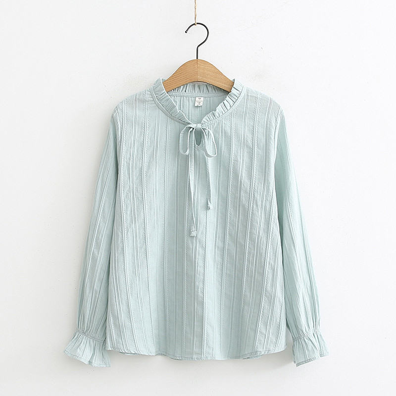 Κομψό γυναικείο πουκάμισο με κορδόνια και χαμηλό κολάρο σε λευκό και πράσινο χρώμα