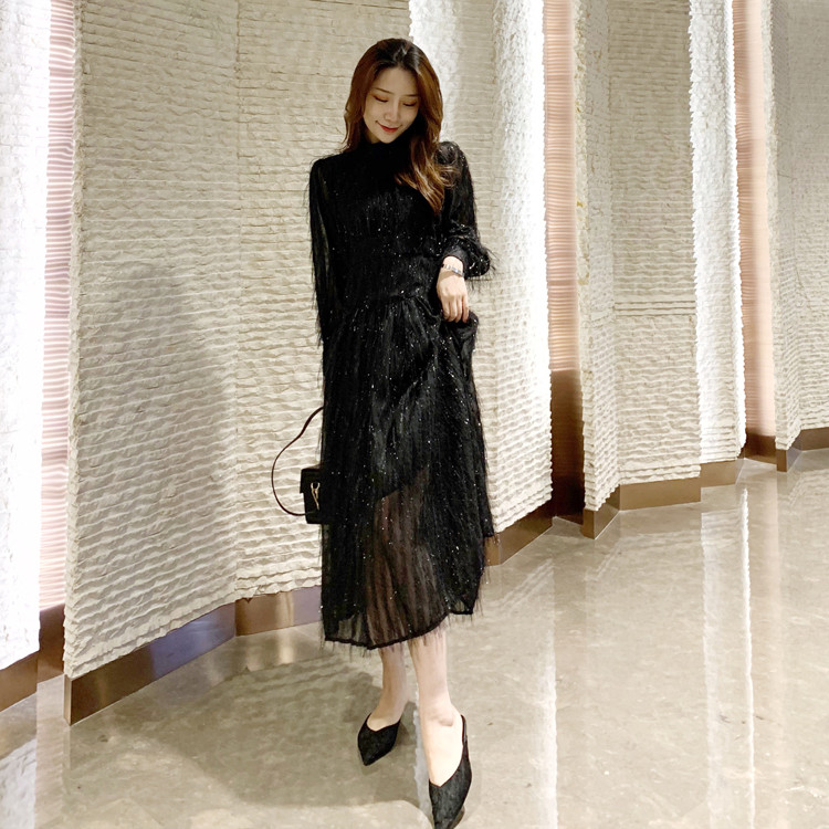 Μακρύ κομψό γυναικείο φόρεμα σε μπεζ και μαύρο χρώμα