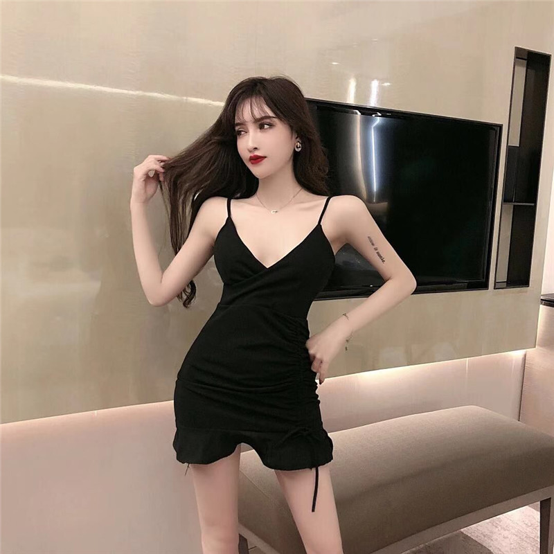 Σύντομο κομψό φόρεμα με λεπτούς ιμάντες σε τρία χρώματα