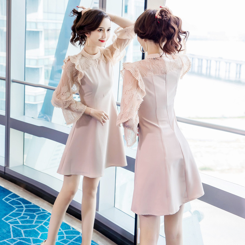 Elegáns női ruha hosszú ujjal - szabású modell