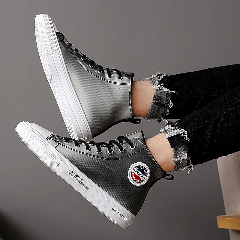 Μοντέρνα πάνινα ανδρικά παπούτσια με ίσες σόλες και κορδόνια σε δύο χρώματα