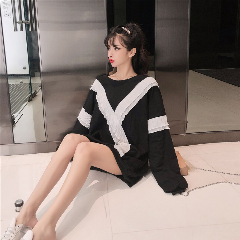 Bluză de damă cu decolteu oval și mâneci lungi de culoare gri - model larg