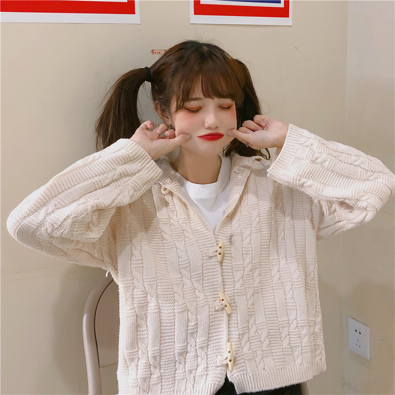 Rövid női mellény bézs színben, gombokkal