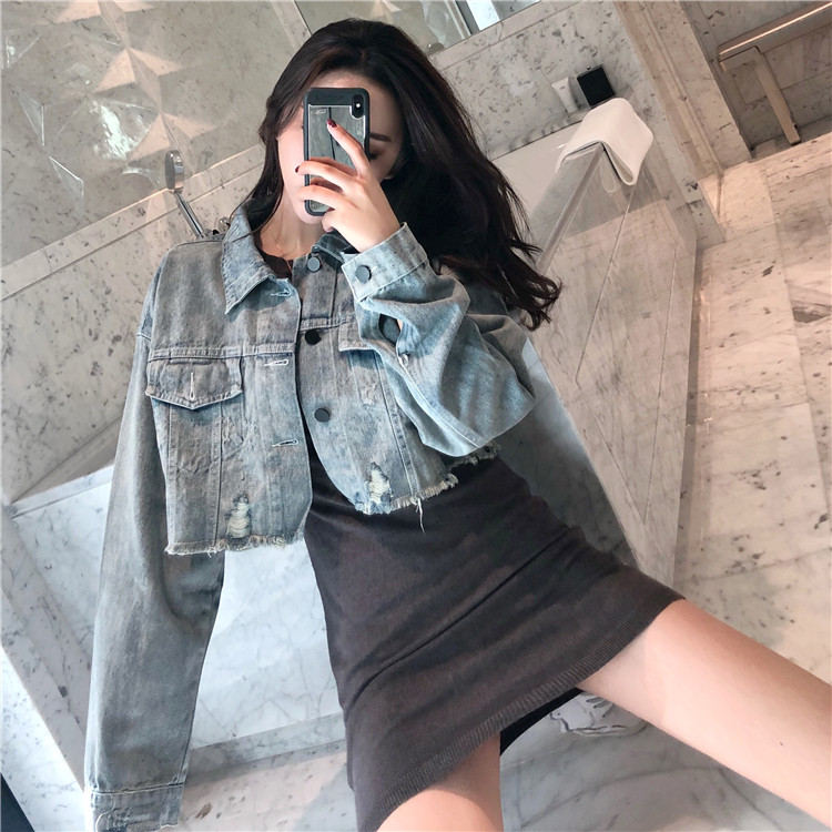 Κοντό τζιν μπουφάν σε μπλε χρώμα με μακρύ μανίκι φαρδύ μοντέλο