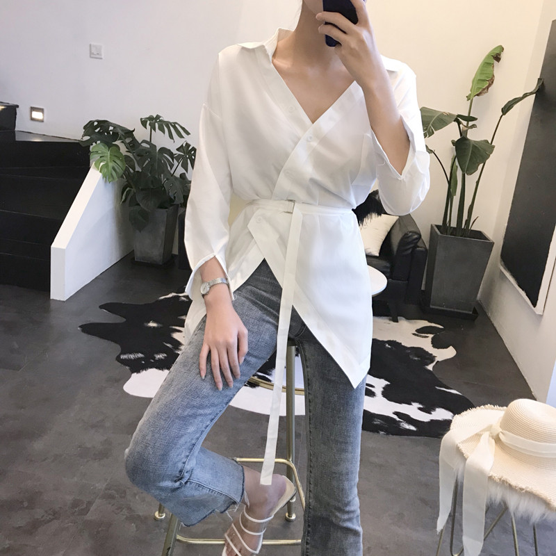 Cămașă asimetrică de damă cu legături în talie în culoarea albă