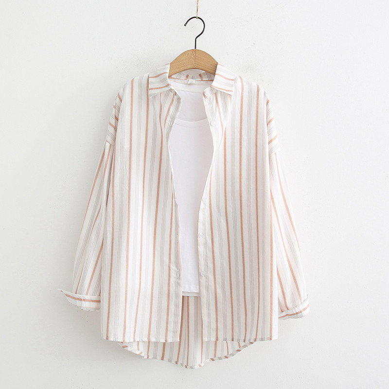 Cămașă modernă de damă cu guler clasic cu nasturi