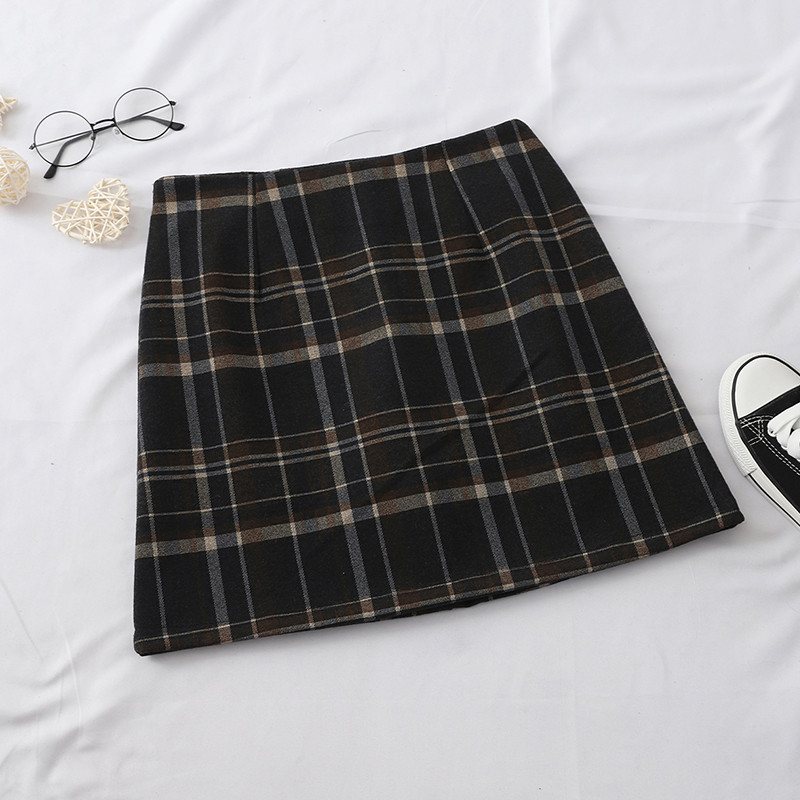 Fusta dama in carouri in trei culori cu fermoar si talie inalta