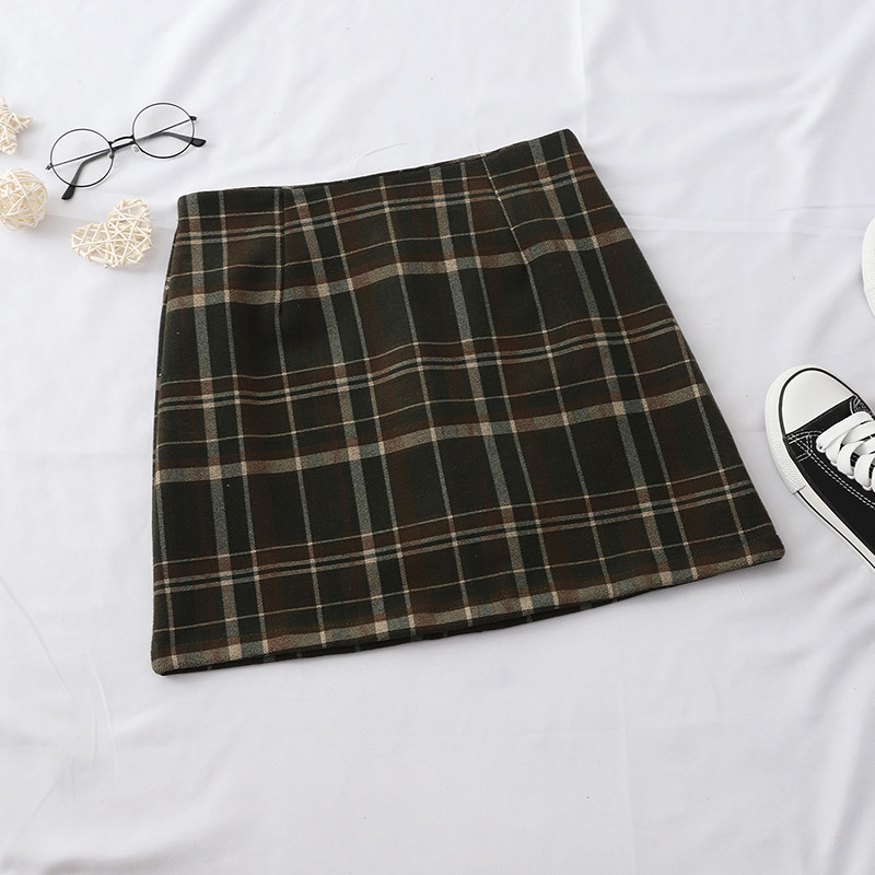 Fusta dama in carouri in trei culori cu fermoar si talie inalta