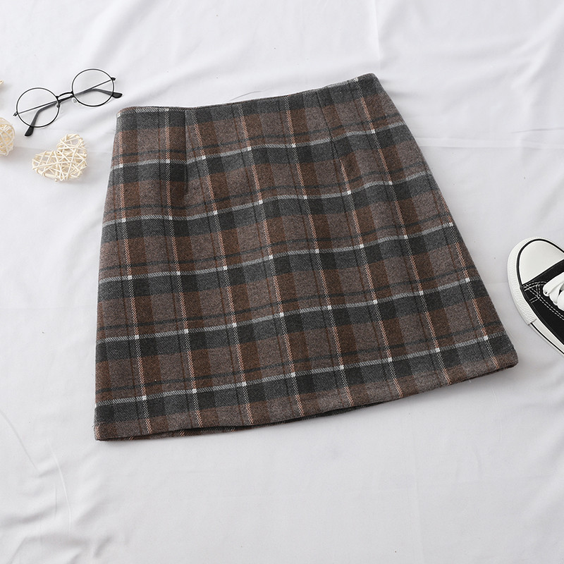 Fusta dama in carouri in trei culori cu fermoar si talie inalta