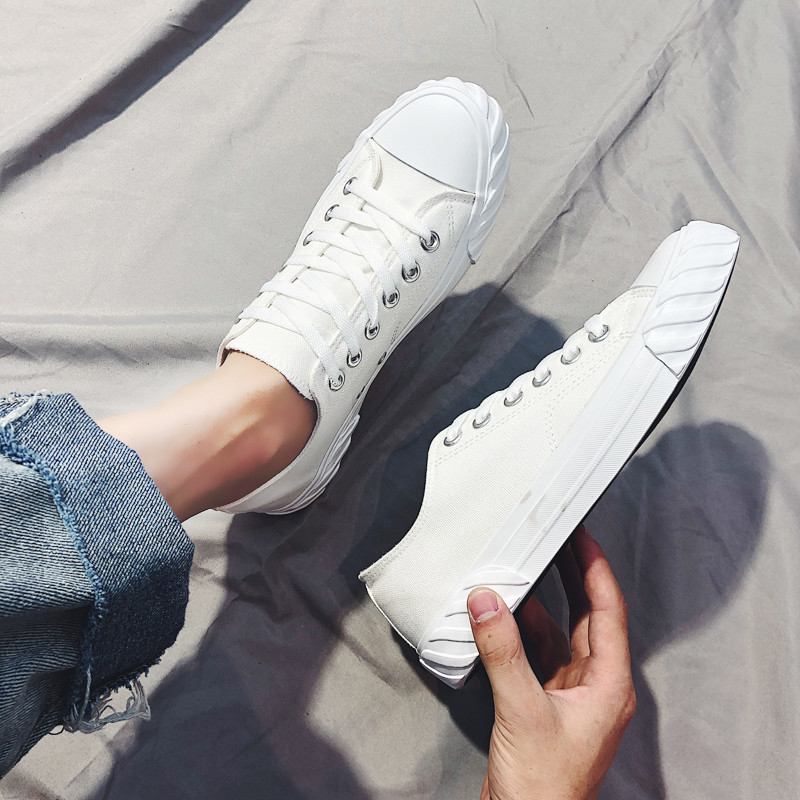 Tenisi casual barbatesti cu talpa plate si sireturi in negru, alb si albastru