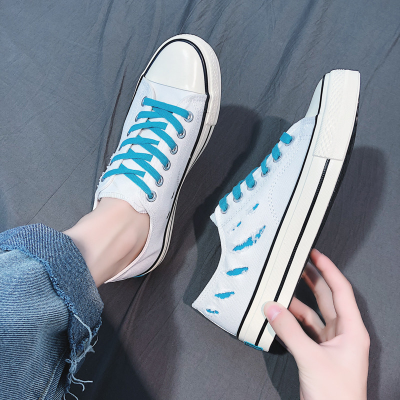 Adidasi moderni pentru barbati in alb-negru cu cravate colorate