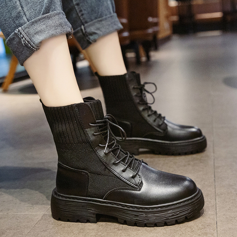 Κορυφαίες γυναικείες μπότες σε μαύρο χρώμα με κορδόνια 