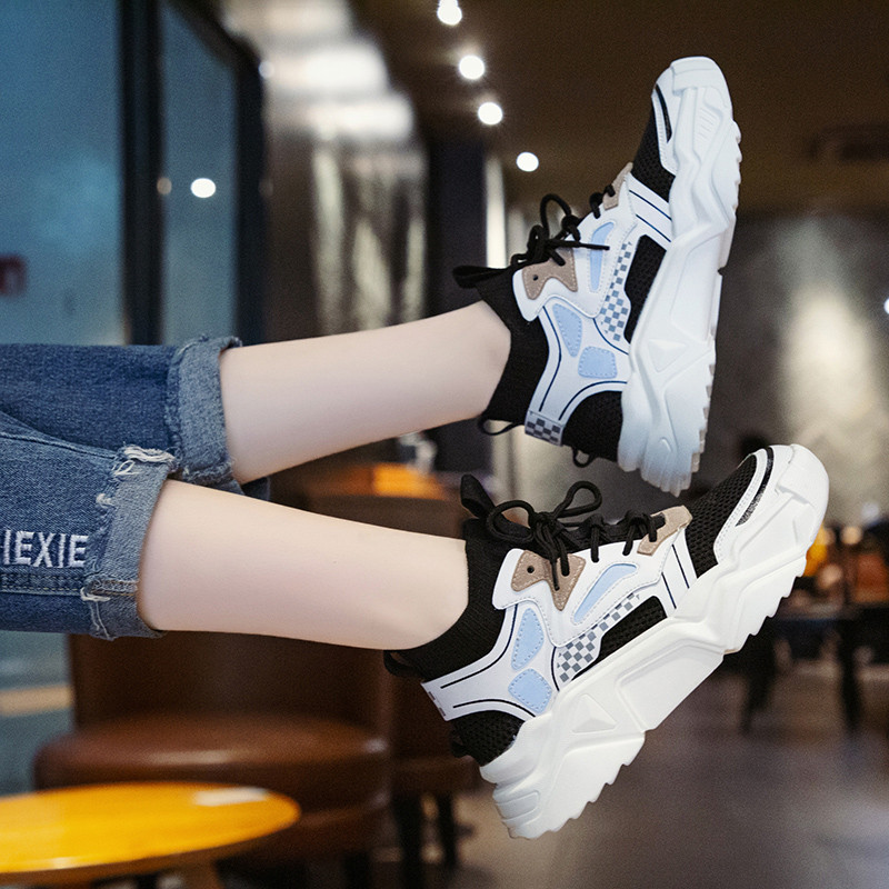 Adidasi moderni de dama cu talpa aspra in alb si negru