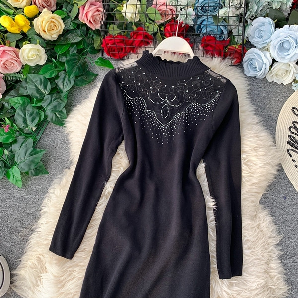 Rochie de dama de toamna din tricotat subtire cu pietre in negru