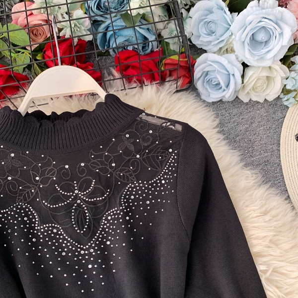 Rochie de dama de toamna din tricotat subtire cu pietre in negru