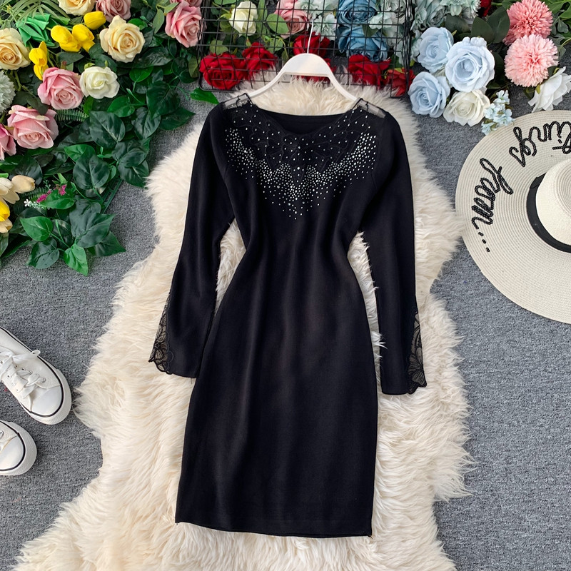 Rochie elegantă de damă în negru, cu dantelă și pietre