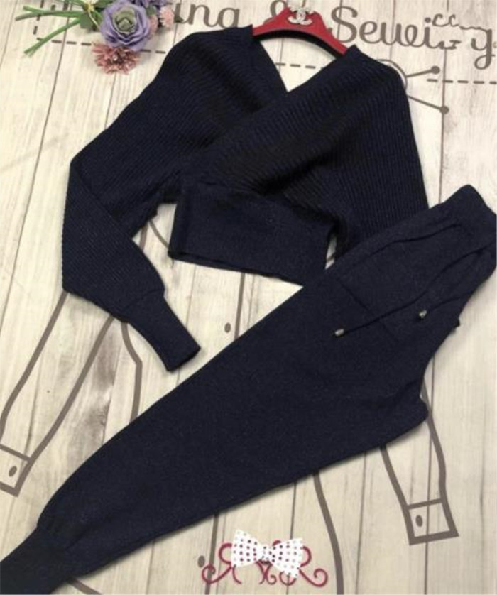 Καθημερινό γυναικεία πλεκτό σετ σε τέσσερα χρώματα με λαιμόκοψη