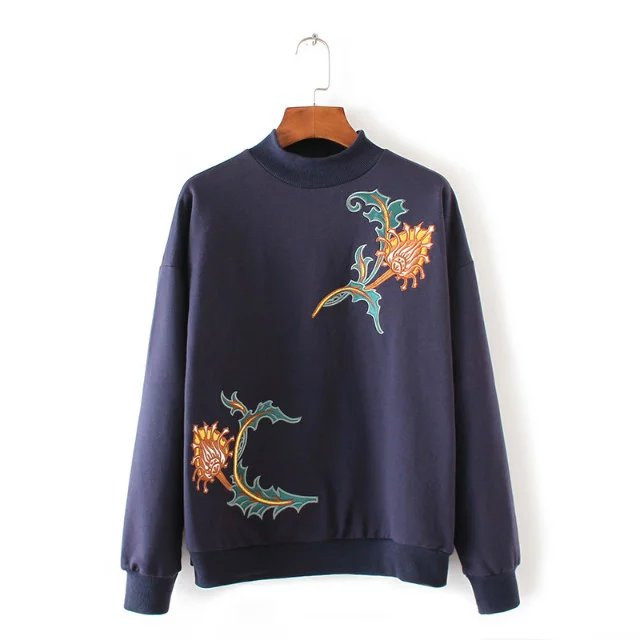 Bluză de damă modernă cu broderie colorată în verde și albastru