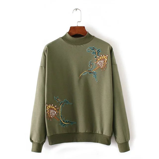 Bluză de damă modernă cu broderie colorată în verde și albastru