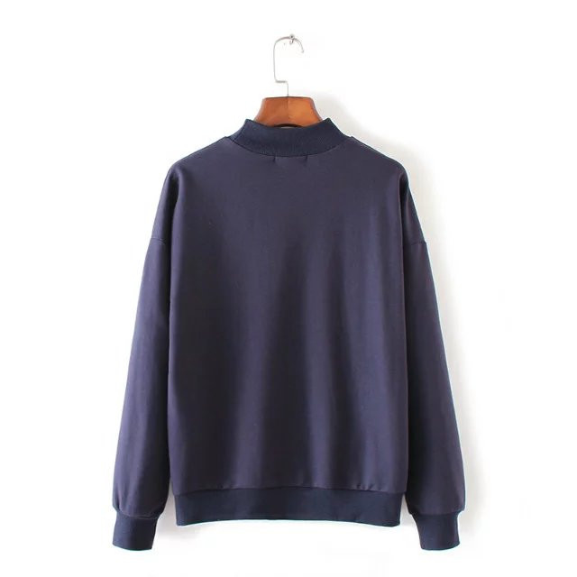 Bluză de damă modernă cu broderie colorată în verde și albastru