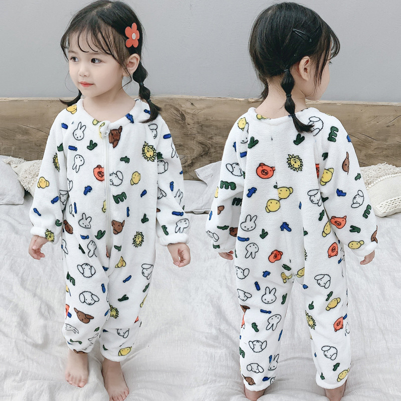 Детска пижама в бял цвят с цип за момичета