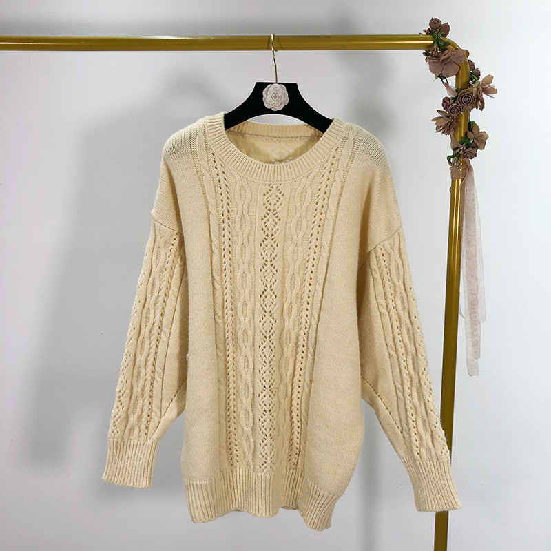 Pulover de dama cu decolteu oval si maneci lungi