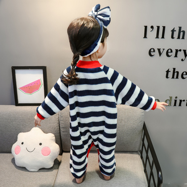 Детска раирана пижама с апликация за момичета