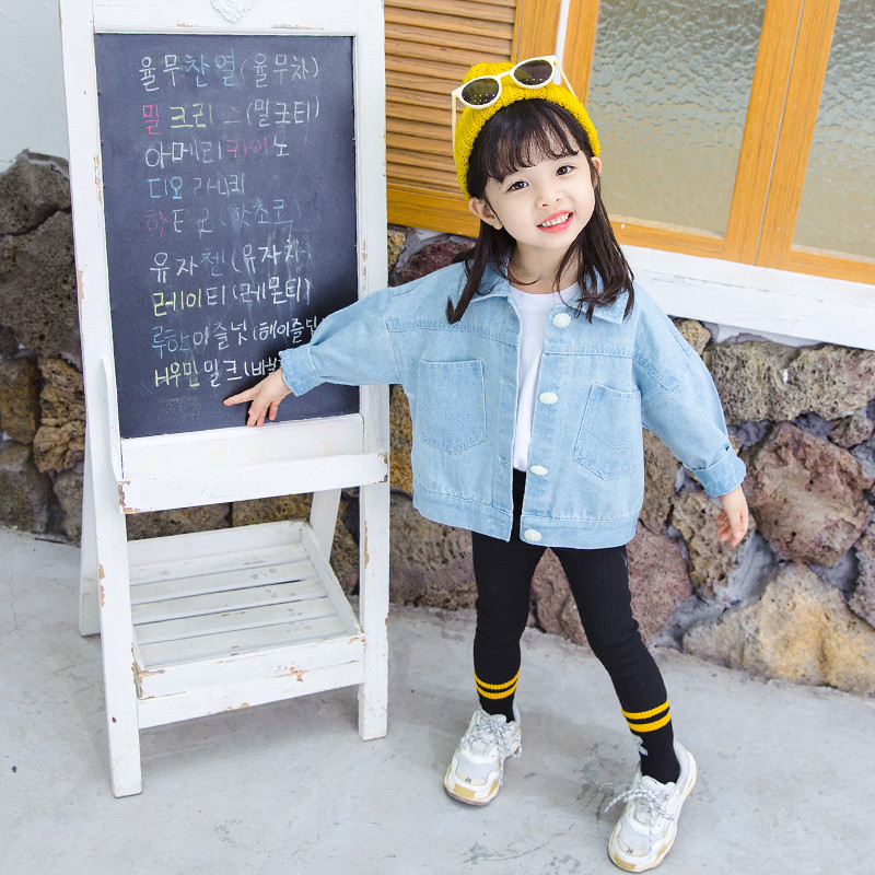 Μοντέρνο παιδικό μπουφάν με κουμπιά και δαντέλα για κορίτσια