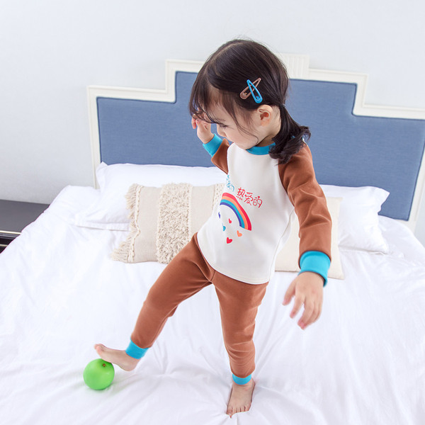 Παιδική πιτζάμα για κορίτσια σε τέσσερα χρώματα με εφαρμογή