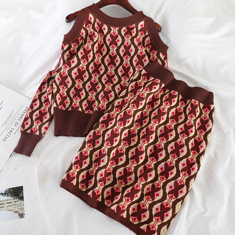 Νέο μοντέλο γυναικείο σετ - πουλόβερ με γυμνά ώμους και φούστα μπλε και καφέ