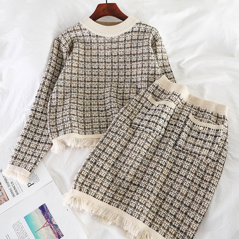 Set elegant de dama care include un pulover si o fusta cu buzunare in mai multe culori