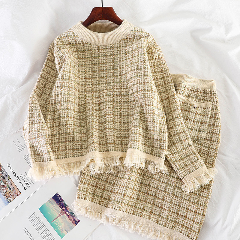 Set elegant de dama care include un pulover si o fusta cu buzunare in mai multe culori