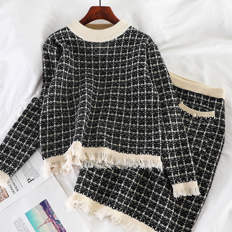 Set elegant de dama care include un pulover si o fusta cu buzunare in mai multe culori