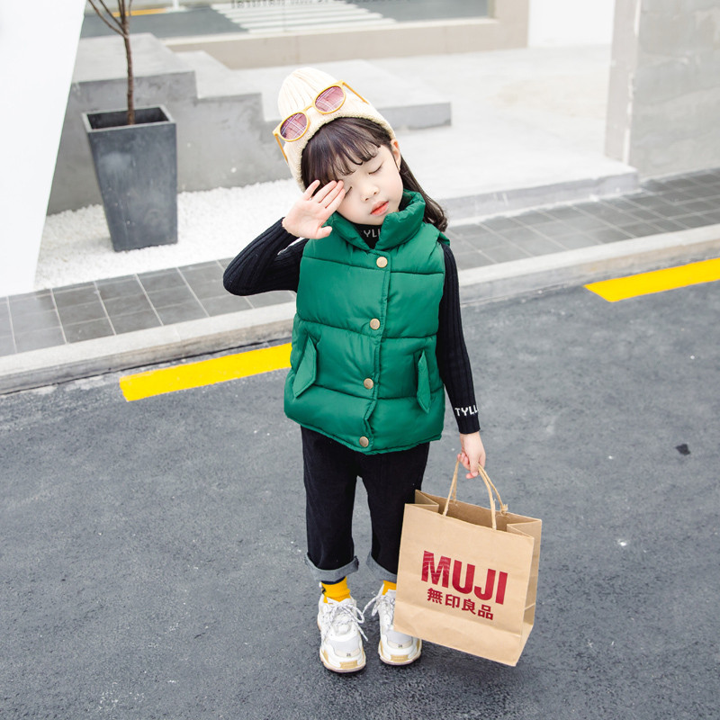 Παιδικό γιλέκο σε τέσσερα χρώματα με κουμπιά για κορίτσια και αγόρια