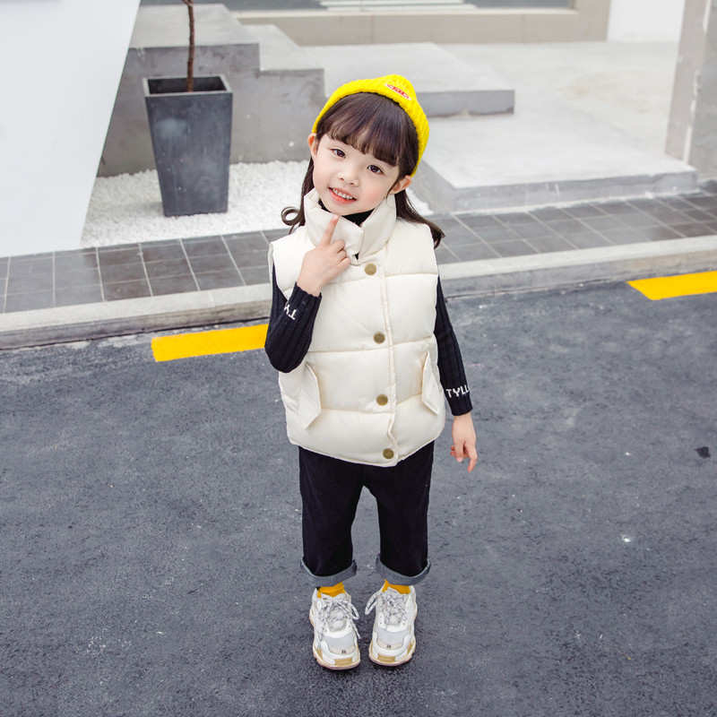 Παιδικό γιλέκο σε τέσσερα χρώματα με κουμπιά για κορίτσια και αγόρια