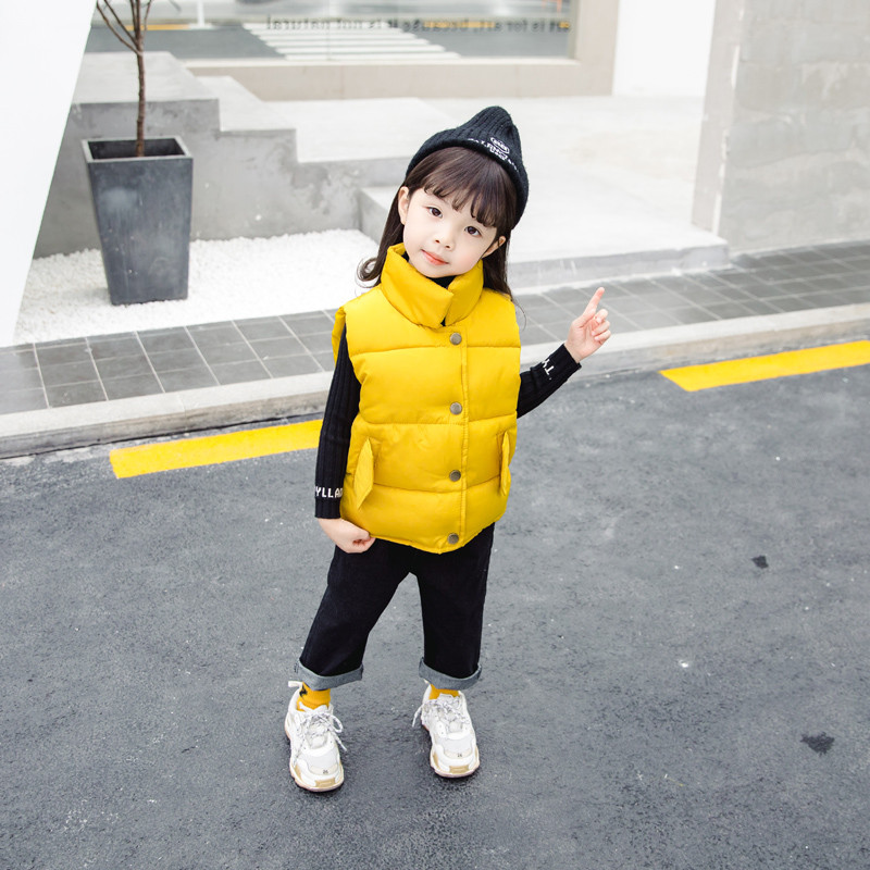 Παιδικό γιλέκο σε τέσσερα χρώματα με κουμπιά για κορίτσια και αγόρια