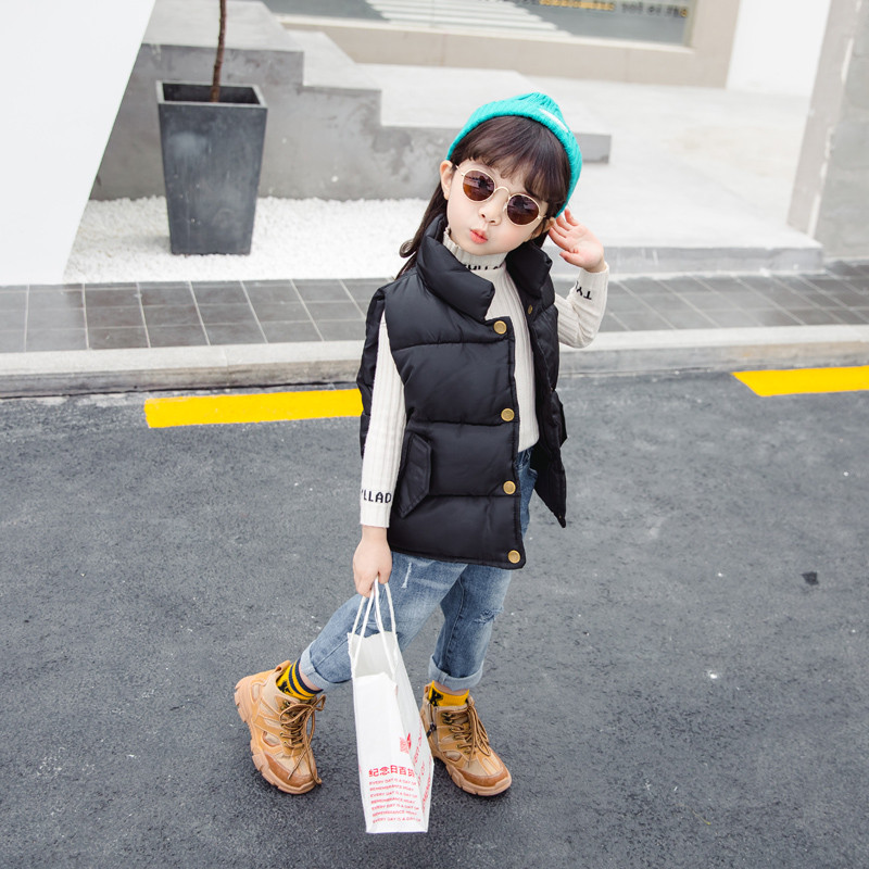 Παιδικό γιλέκο σε τέσσερα χρώματα με κουμπιά για κορίτσια και αγόρια