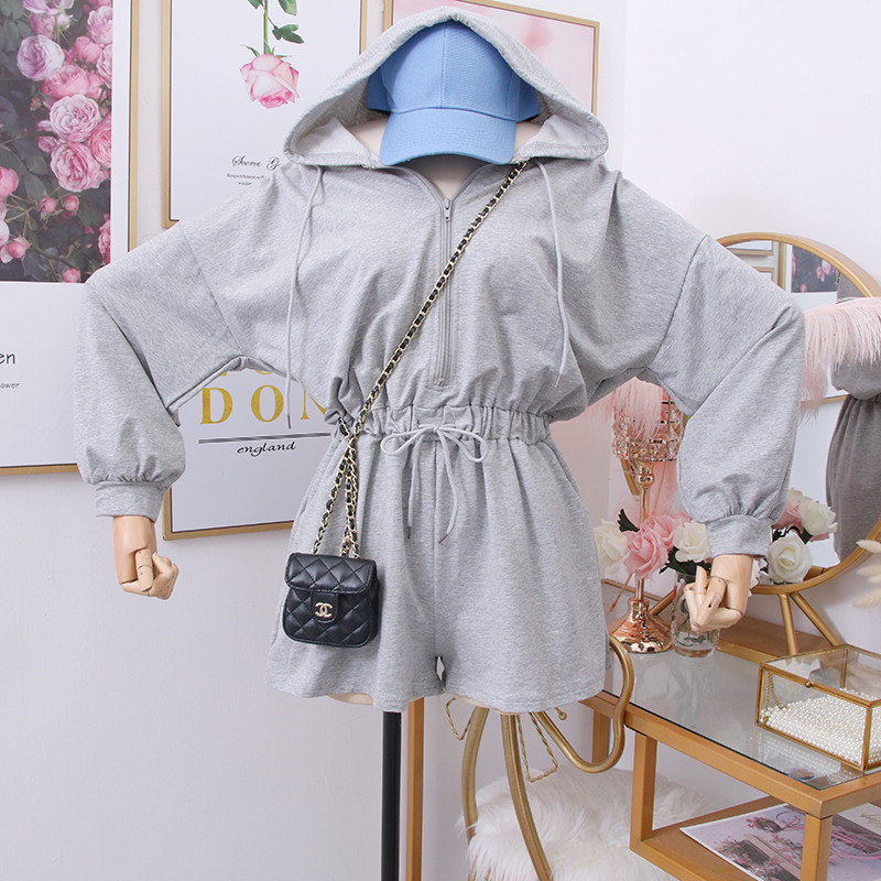 Model nou de salopete de dama in gri, roz si negru cu gluga