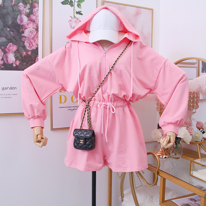 Model nou de salopete de dama in gri, roz si negru cu gluga