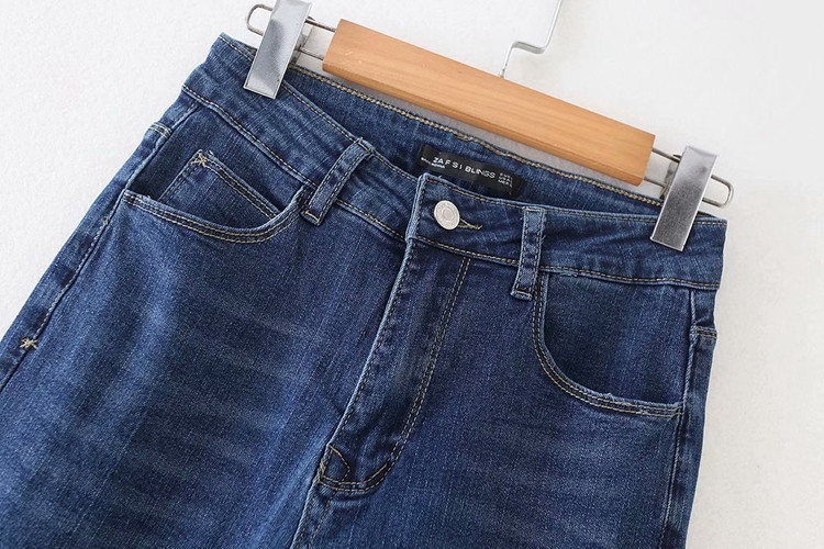 Τζιν γυναικεία σε σκούρο μπλε  λεπτό μοντέλο